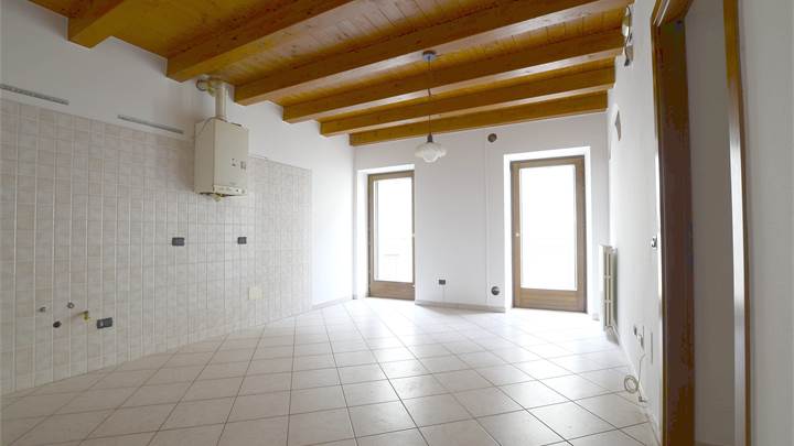 PESCANTINA - Appartamento trilocale piano primo