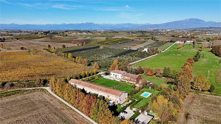 SONA - Rustico con giardino