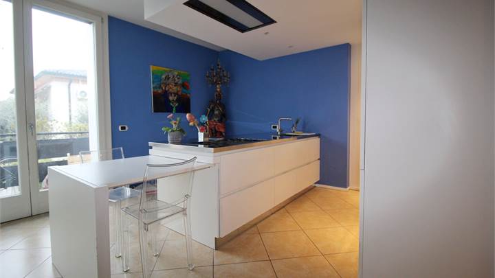 SOMMACAMPAGNA - Duplex recente, senza spese condominiali, indipendente con ampio garage 