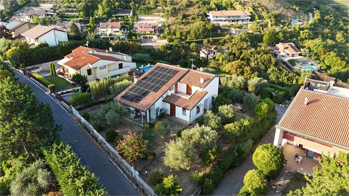 NEGRAR - Loc. Montericco - Villa singola
